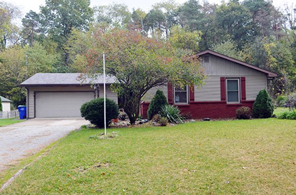 REAL ESTATE AUCTION, 3 Bedroom, 2 Bath Ranch Home